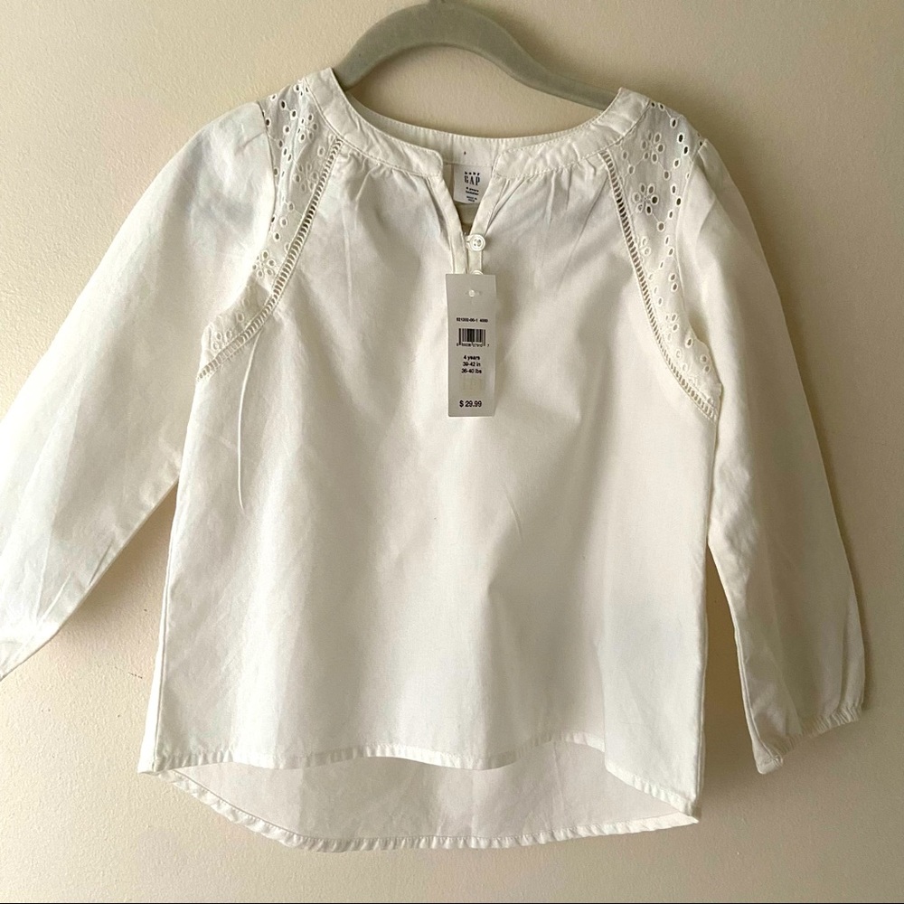 Girls Gap white blouse in size 4 with eyelet details NWT